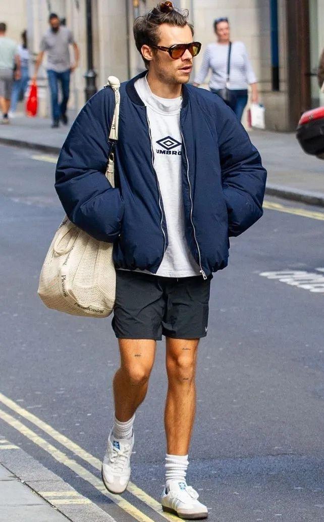VALENTINO 带来了新的解答OG真人复古薄底鞋的美学复兴之路上(图9)