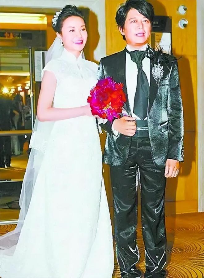 000家店亏40亿都是红颜祸水惹得祸OG真人“一代鞋王”达芙妮没落关6(图7)
